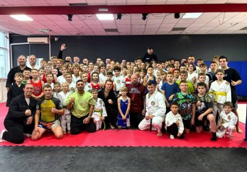 Шестикратный чемпион мира по джиу-джитсу и грэпплингу Джефф Монсон провел мастер-классы для юных нижегородских спортсменов