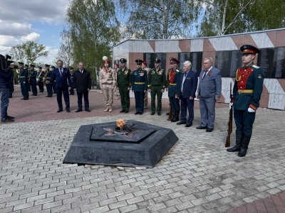 В Большом Мурашкине на мемориале Погибшим воинам был торжественно зажжен Вечный огонь В Большом Мурашкине на мемориале Погибшим воинам был торжественно зажжен Вечный огонь