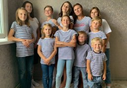 Жительница Павловского округа удостоена звания «Мать-героиня» за воспитание 14 детей