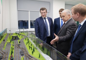 Глеб Никитин и Сергей Дорофеевский осмотрели новый образовательный кластер, созданный по федеральному проекту «Профессионалитет» Глеб Никитин и Сергей Дорофеевский осмотрели новый образовательный кластер, созданный по федеральному проекту «Профессионалитет»