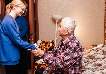 Волонтеры Победы поздравили нижегородского ветерана Григория Гребенюка со 102-летием