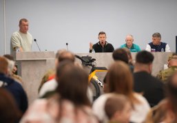 Привлечение ветеранов СВО к занятиям триатлоном и паратриатлоном обсудили на семинаре в региональном центре «Парус»