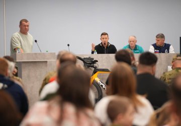 Привлечение ветеранов СВО к занятиям триатлоном и паратриатлоном обсудили на семинаре в региональном центре «Парус»