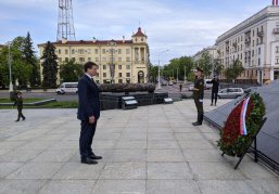 Глеб Никитин возложил венок к Монументу Победы в Минске Глеб Никитин возложил венок к Монументу Победы в Минске