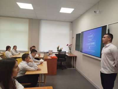 Ученики Шатковской средней школы провели открытый урок для сверстников по итогам образовательной поездки в Санкт-Петербург