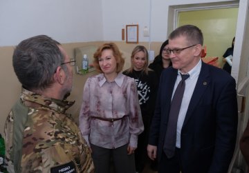 Новогодние подарки вручили участникам СВО в военном госпитале Новогодние подарки вручили участникам СВО в военном госпитале