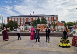 В Володарске открылась интерактивная выставка «Земля на зернышке стоит»