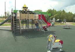 В поселке Пижма по нацпроекту «Инфраструктура для жизни» создали площадку для игры и занятий спортом