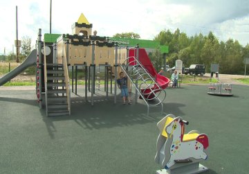 В поселке Пижма по нацпроекту «Инфраструктура для жизни» создали площадку для игры и занятий спортом