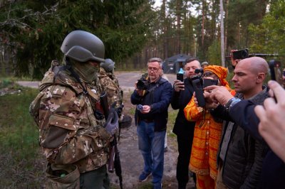 Иностранные журналисты и общественные деятели посетили пункт отбора добровольцев в Нижнем Новгороде