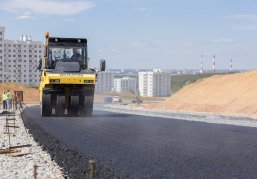 Подрядчик начал укладывать асфальтобетон на дороге-дублере проспекта Гагарина в Нижнем Новгороде