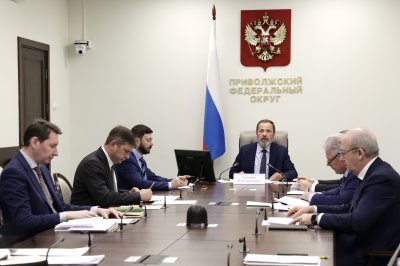 Игорь Комаров провел совещание с высшими должностными лицами регионов ПФО Игорь Комаров провел совещание с высшими должностными лицами регионов ПФО