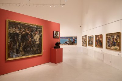 В выставочном центре «Пакгауз» открылась экспозиция «Герои и будни. Советское изобразительное искусство»