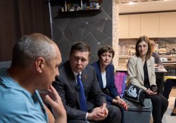 Андрей Гнеушев в Перевозе встретился с семьями участников спецоперации