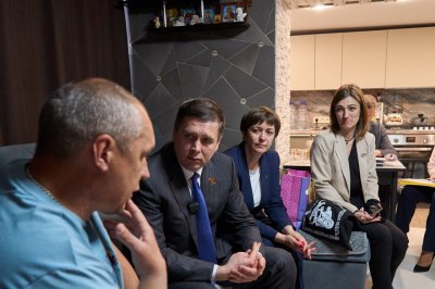 Андрей Гнеушев в Перевозе встретился с семьями участников спецоперации