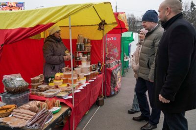 30 производителей представляют свою продукцию на ярмарке «Сделано нижегородцами» 30 производителей представляют свою продукцию на ярмарке «Сделано нижегородцами»