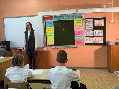 В октябре в нижегородских школах на переменах звучат песни, посвященные труду педагогов и воспитателей