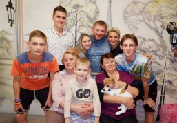 Около 900 нижегородских многодетных семей получили земельные участки и жилищные сертификаты в I полугодии 2025 года