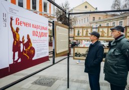 В Нижнем Новгороде на Большой Покровской открылась уличная выставка «Вечен народный подвиг»