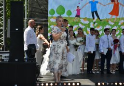 В нижегородском парке «Швейцария» 14 пар заключили брак на празднике, посвященном Дню семьи, любви и верности