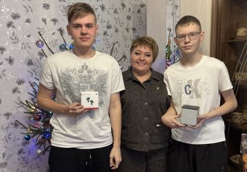 Елена Амосова исполнила желания Дениса и Кирилла из Шахуньи в рамках акции «Елка желаний» Елена Амосова исполнила желания Дениса и Кирилла из Шахуньи в рамках акции «Елка желаний»