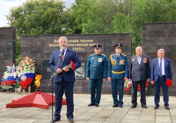 В поселке Мулино Володарского округа открыт мемориальный комплекс, построенный в рамках проекта «Вам решать!» В поселке Мулино Володарского округа открыт мемориальный комплекс, построенный в рамках проекта «Вам решать!»