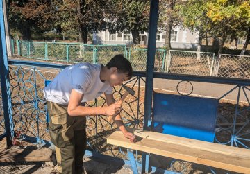 Более 300 жителей Харцызска и Иловайска получили адресную социальную помощь волонтеров Дома народного единства в 2024 году Более 300 жителей Харцызска и Иловайска получили адресную социальную помощь волонтеров Дома народного единства в 2024 году