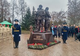 В Балахне торжественно открыли памятник «Героям земли Балахнинской»