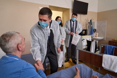 Участников СВО, проходящих лечение в нижегородских госпиталях, поздравляют с наступающим Новым годом