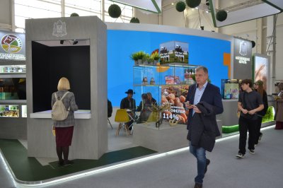 Более 40 предприятий АПК представили свою продукцию на стенде Нижегородской области на выставке «Золотая осень-2025»