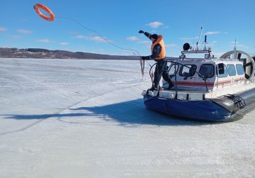 Нижегородские спасатели в выходные сняли со льда 6 рыбаков