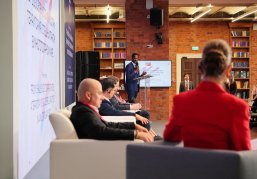 Кадры, логистику, международные расчеты и проекты обсудили эксперты из девяти стран на Форуме ВЭД в Нижнем Новгороде 