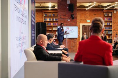 Кадры, логистику, международные расчеты и проекты обсудили эксперты из девяти стран на Форуме ВЭД в Нижнем Новгороде 